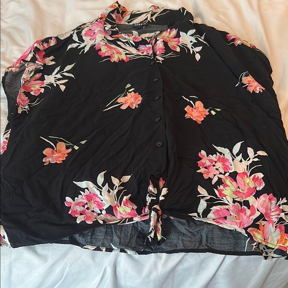 Torrid‎ top - Picture 1 of 2